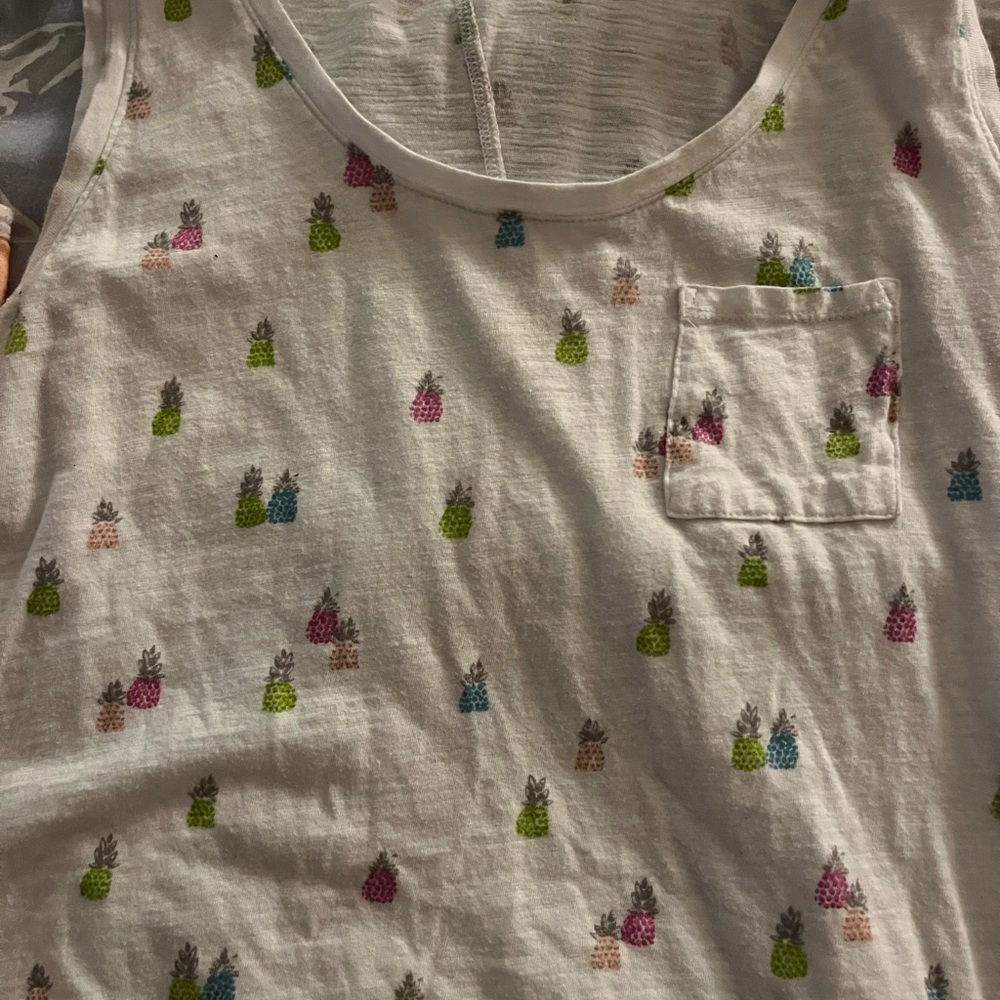 Tank Top Deal ⭐️⭐️ - Picture 5 of 5